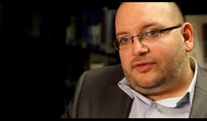 یکی از همراهان خبرنگار بازداشت شده واشنگتن‌پست در تهران آزاد شد