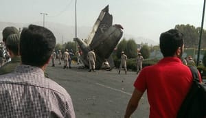 سقوط هواپیما در غرب تهران ۵۰ کشته بر جای گذاشت