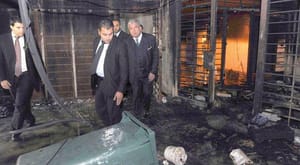 المشنوق تهدید می کند هر کسی تلفن همراه به زندانیان رومیه قاچاق کند سرش قطع می شود