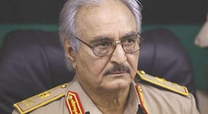 انتقاد از حفتر پس از نادیده گرفتن «انقلاب ۱۷ فوریه» هنگام ادای سوگند قاونی برای تصدی فرماندهی ارتش