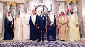 پادشاه عربستان سعودی نسبت به جاه طلبی بیگانگان هشدار می دهد… اولاند: امنیت خلیج بخشی از امنیت فرانسه است