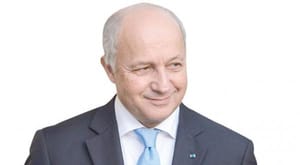 فابیوس از وزارت خارجه فرانسه کناره‌ گیری می کند.. و به سوی واشنگتن آتش می گشاید