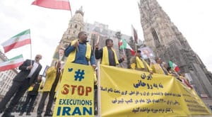 خامنه ای با «موشک» جامعه بین المللی را به چالش می کشد