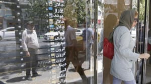   بازگشت تحریم های آمریکا؛ اقتصاد ایران در آستانه فروپاشی 