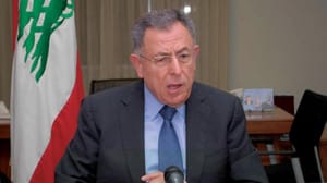 فواد سنیوره در گفتگو با «الشرق الاوسط»: رییس جمهور لبنان سیاست‌های خارج از قانون اساسی اجرا می‌کند