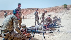 آمریکا٣٠ هزار مبارز براى مهار کردن إیران در شرق سوریه آموزش می‌دهد