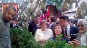 خوشحالی مراکشی‌ها از بازدید آنگلا مرکل از میدان بزرگ الفنا