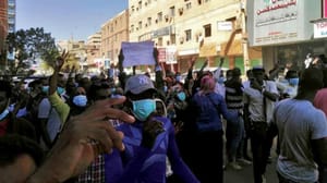 ادامه تظاهرات سودانی ها برای برکناری البشیر… خبرنگار «الشرق الاوسط» دستگیر شد