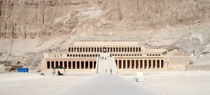 خورشید بر معبد حتشپسوت در اقصر عمود می تابد