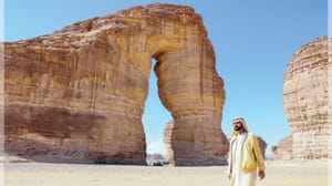 حاکم دبی از «مدائن صالح» و «کوه فیل» سعودی دیدن کرد