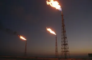 نفت دراین سالها نقشی دوگانه بعهده گرفته است