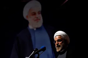 روحانی: عده‌ای به‌نام ایستادگی برابر ابرقدرت‌ها مردم را غارت کردند