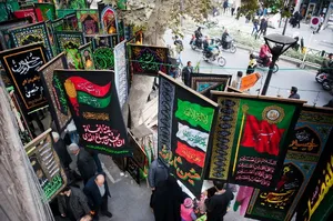 تصاویر پرچم ها و نمادهای مذهبی در تهران