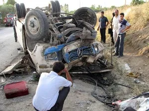 تصادف مینی‌بوس حامل دانشجویان دانشگاه شوشتر ۹ کشته و ۱۳ زخمی برجای گذاشت