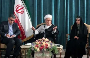 رفسنجانی: هیاهوی تندروها در مذاکرات هسته ای برای منافع ملی خطرناک است