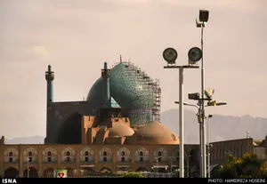 گزارشی تصویری از مسجد زخم‌خورده میدان نقش جهان