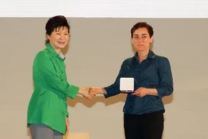 یک ایرانی اولین زن برنده معتبرترین جایزه جهانی ریاضی شد